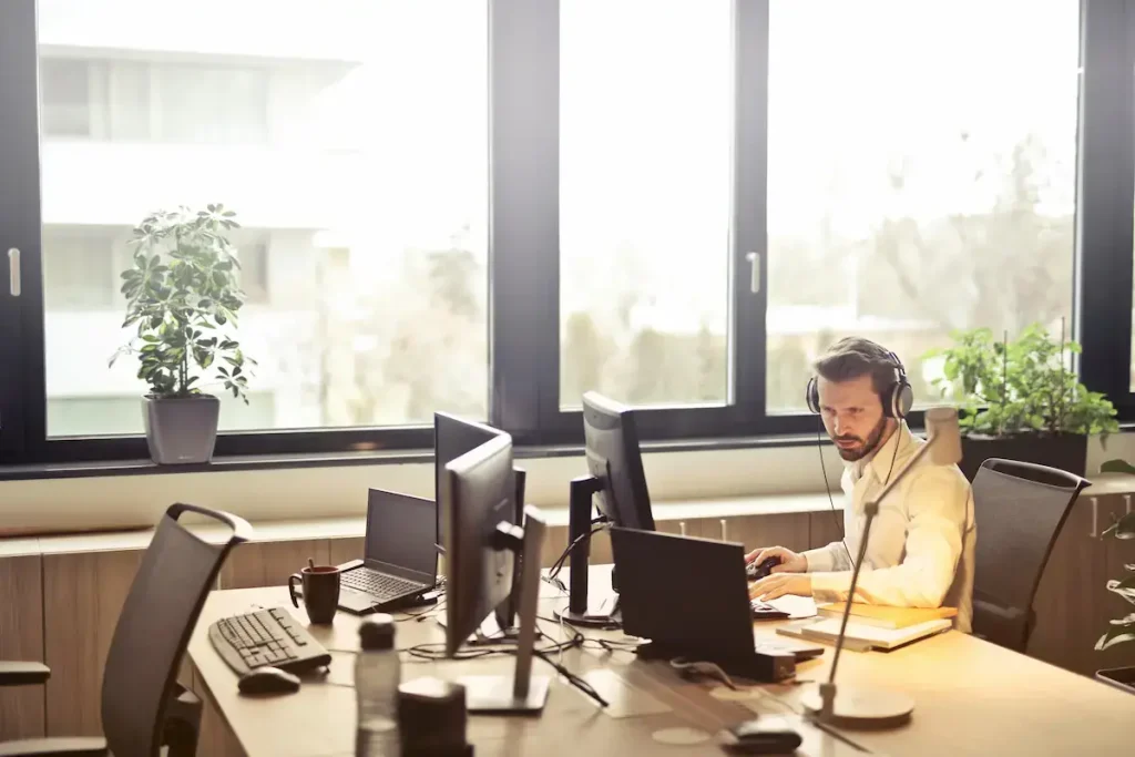 Quel est le rôle d’un call center dans la relation client en 2025 ?